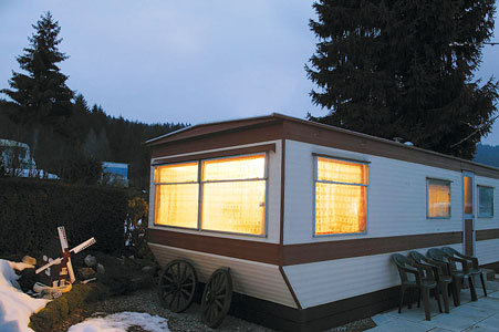 Living Mobile: One Woman's Life in a Mobile Home Image